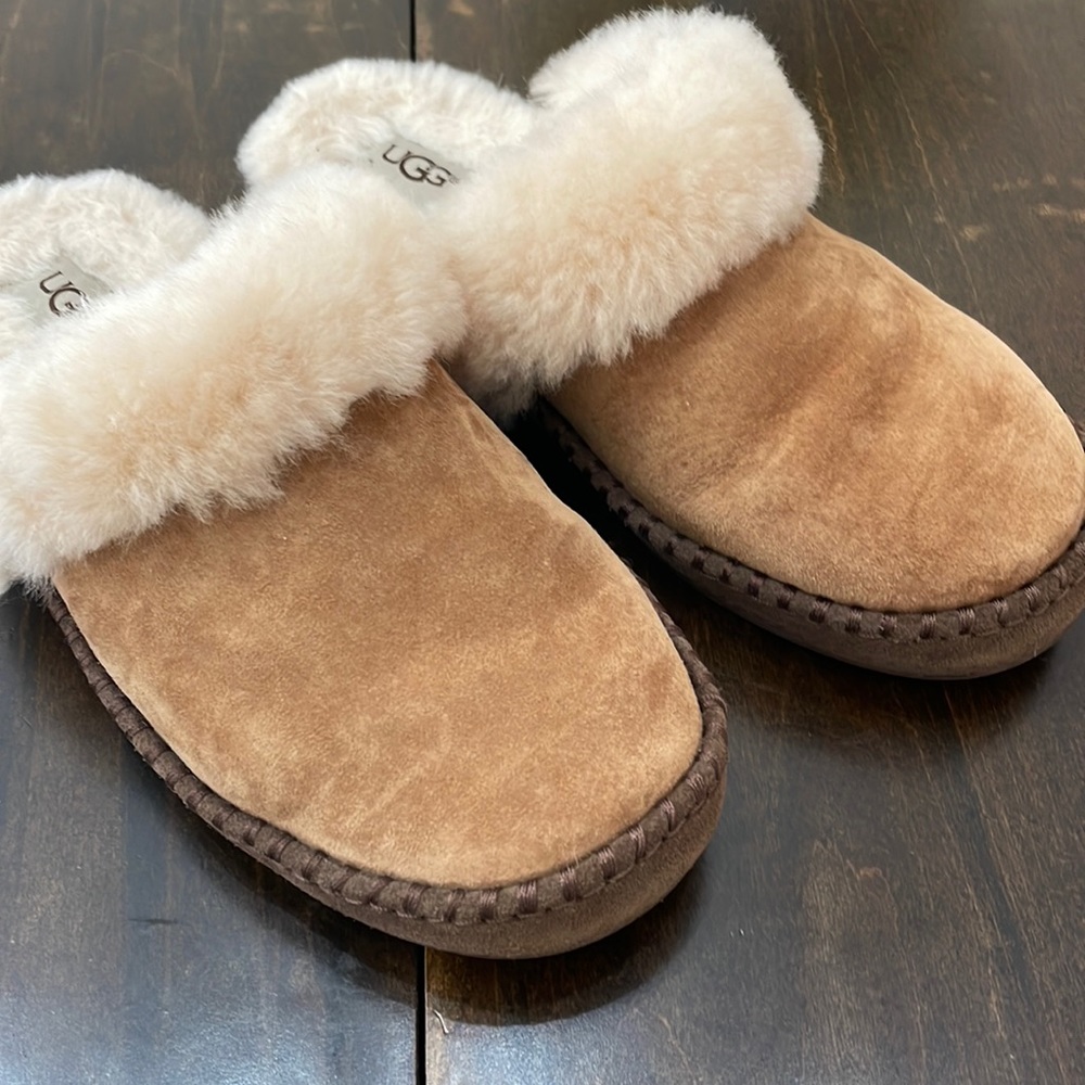 UGG slippers 🐾